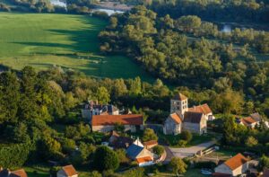 Photo aérienne du bourg de Béard