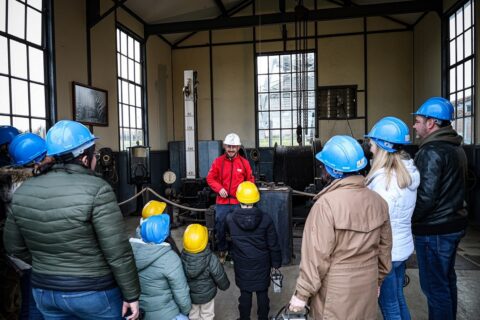 pour offre d'emploi, guide lors d'une visite au Puits des Glénons